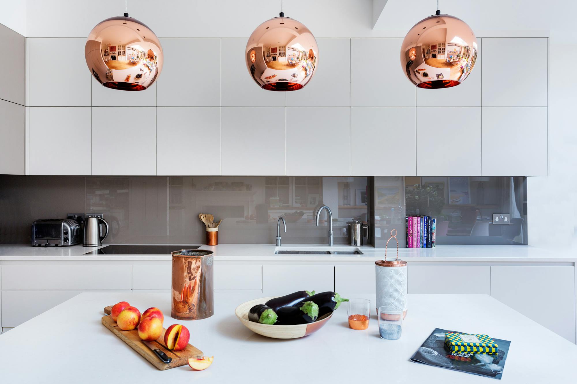 TWO_TONE_SPRAY_PAINT_CABINETS_BESPOKE_KITCHEN