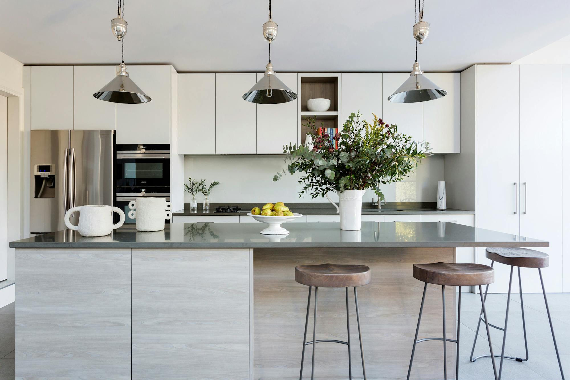 Bespoke-Spray-Paint-Finished-Kitchen