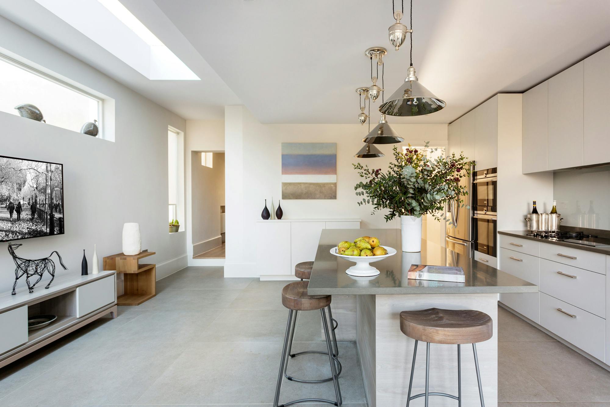 Bespoke-Spray-Paint-Finished-Kitchen