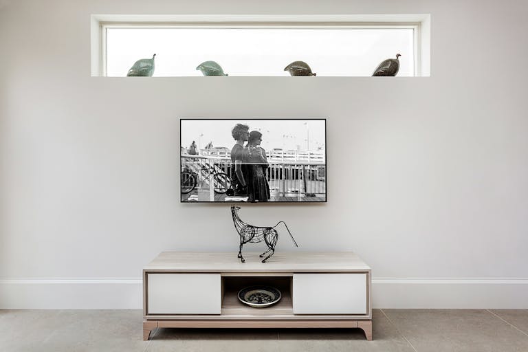 Bespoke-Spray-Paint-Finished-Kitchen