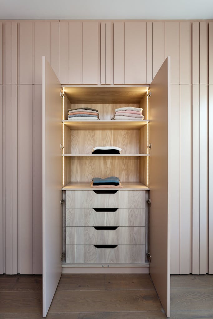 Bespoke-Bedrooms-Dressing-Rooms-Joinery-Wardrobes-Storage