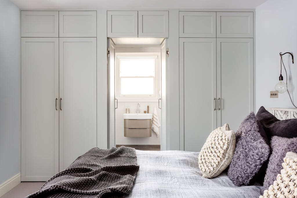Bespoke-Bedrooms-Dressing-Rooms-Joinery-Wardrobes-Storage