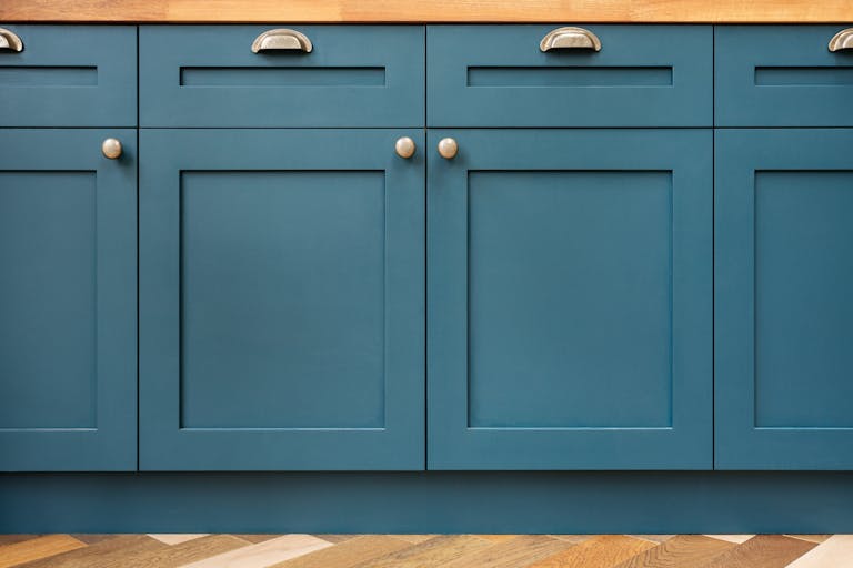 Bespoke-Kitchens-Shaker-Style-Deco-Timber-Spray-Paint-Micro-Slab-Panelled-Doors