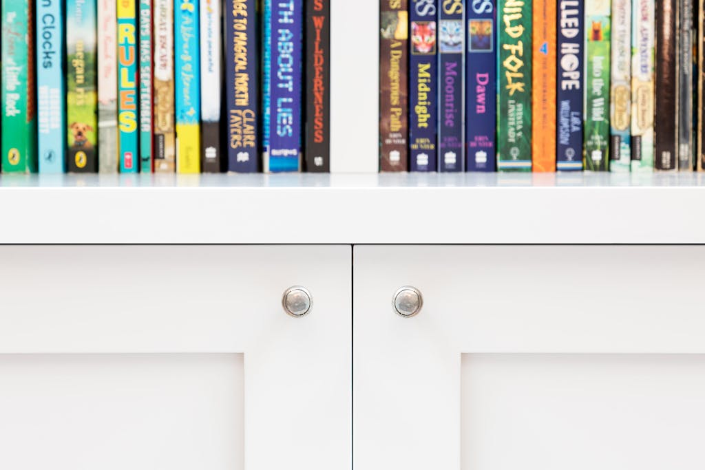 Bespoke-Living-Bookshelves-Libraries-Joinery-Cabinetry-Study-Cabinets-Handmade-Storage-Shelving-Luxury-Finishes