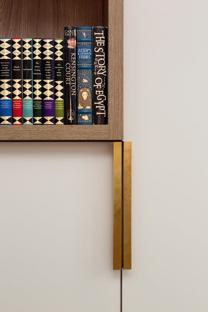 Bespoke-Living-Bookshelves-Libraries-Joinery-Cabinetry-Study-Cabinets-Handmade-Storage-Shelving-Luxury-Finishes