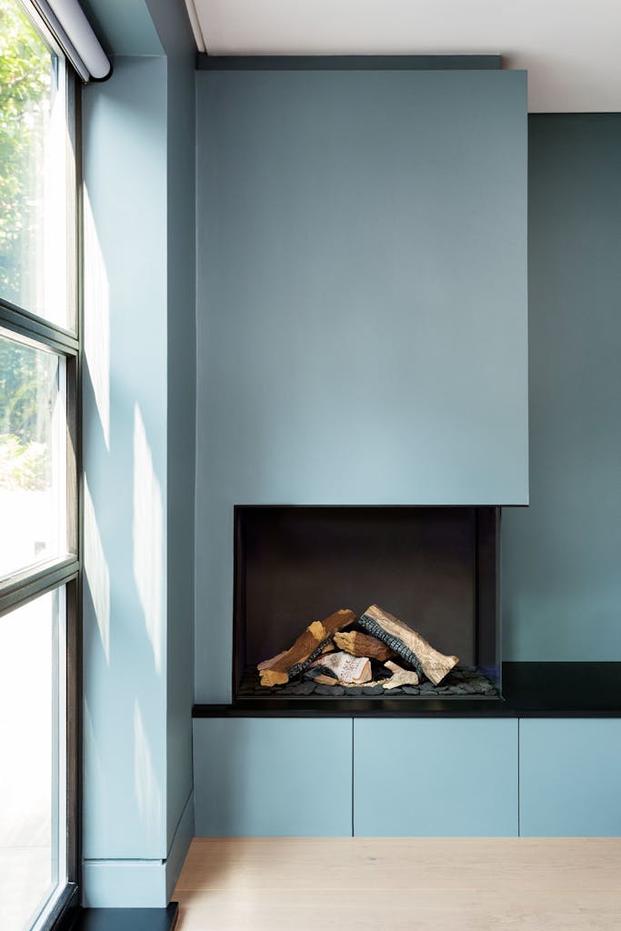 Bespoke-Media-Fireplace-Wall-Joinery-Wood-Plasterboard-Shelving-Luxury-Living-Room-Feature